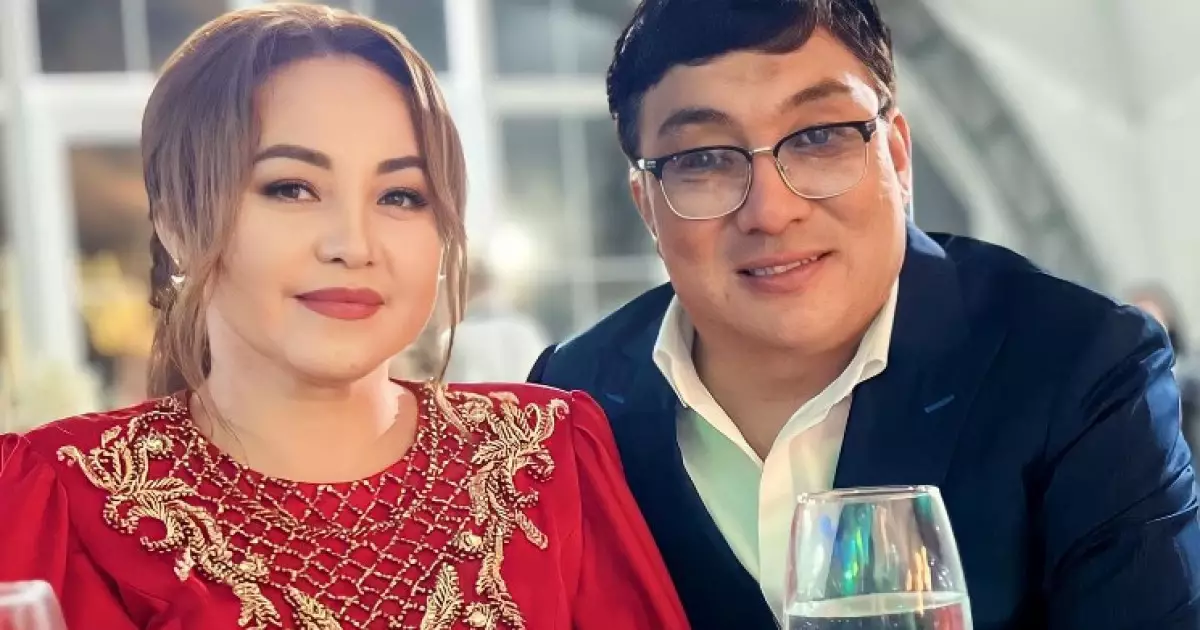   «Мені менсінбеді»: әнші Тоқтар Серіков әйелі Бейбіт Сейдуалиевамен қалай танысқанын айтты   