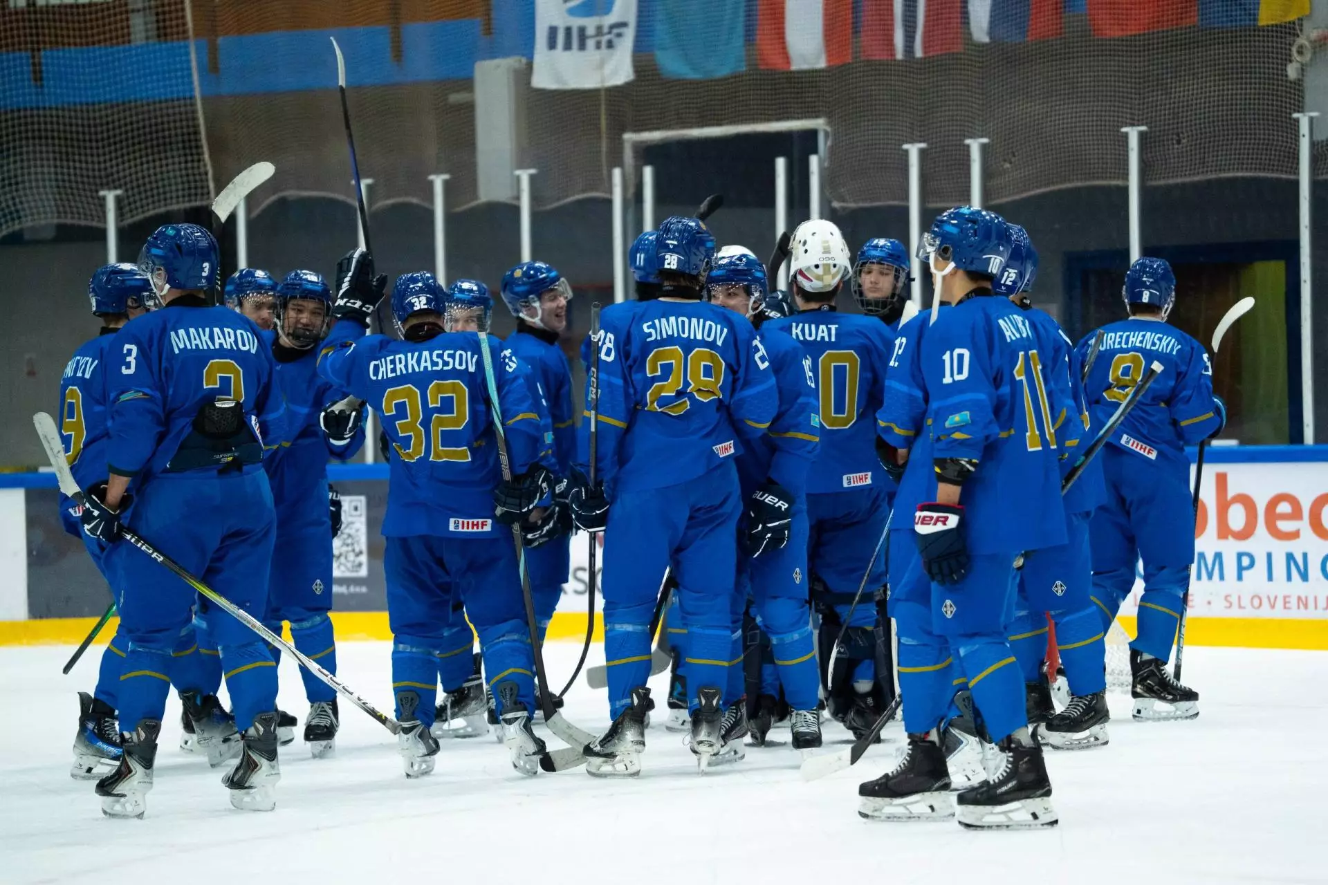 Казахстан совершил камбэк с 0:4 и выиграл матч ЧМ по хоккею