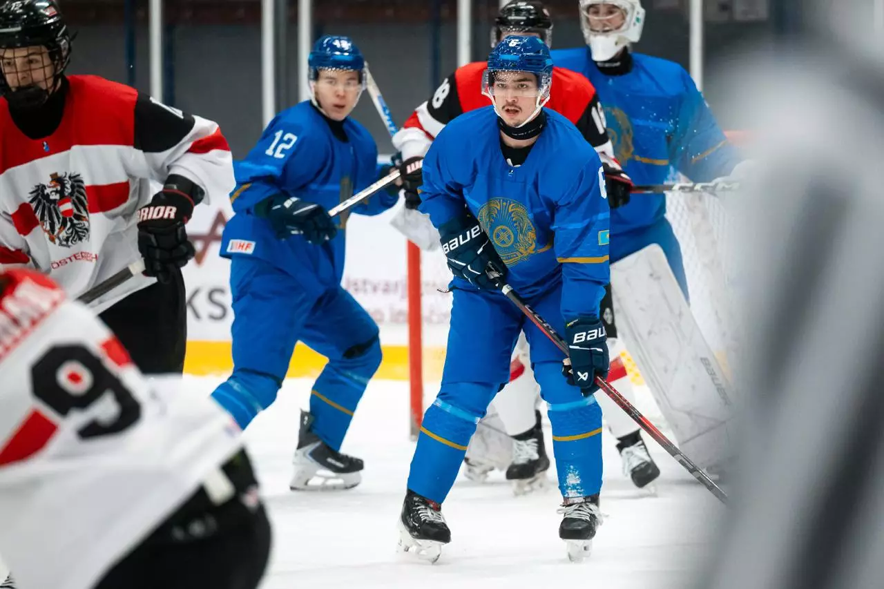 Қазақ жастары супер-камбэк жасап, әлем чемпионатында күміс еншіледі