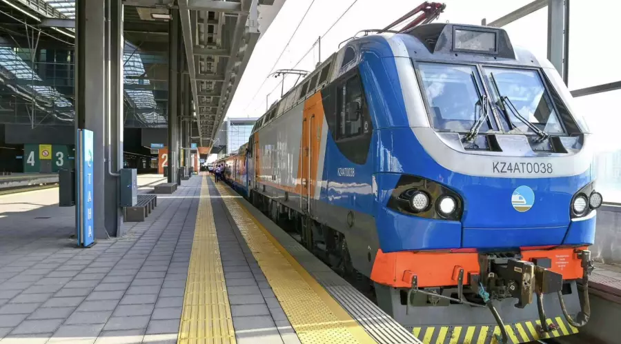 Қарағанды облысында пойыз төрт жұмысшыны қағып кетті: қаза болғандардың аты-жөні белгілі болды