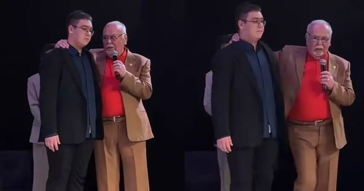  `Сүйетін сағынғанда Сағиымсың`: Асанәлі Әшімов сахнада кіші ұлына ән арнап, елді жылатты (ВИДЕО) 