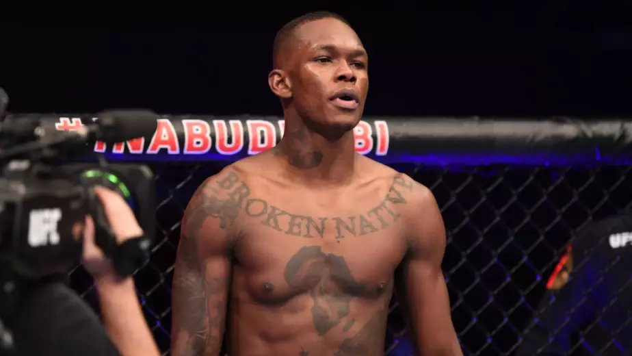 Скандальный боец после победы над казахом финишировал экс-чемпиона UFC