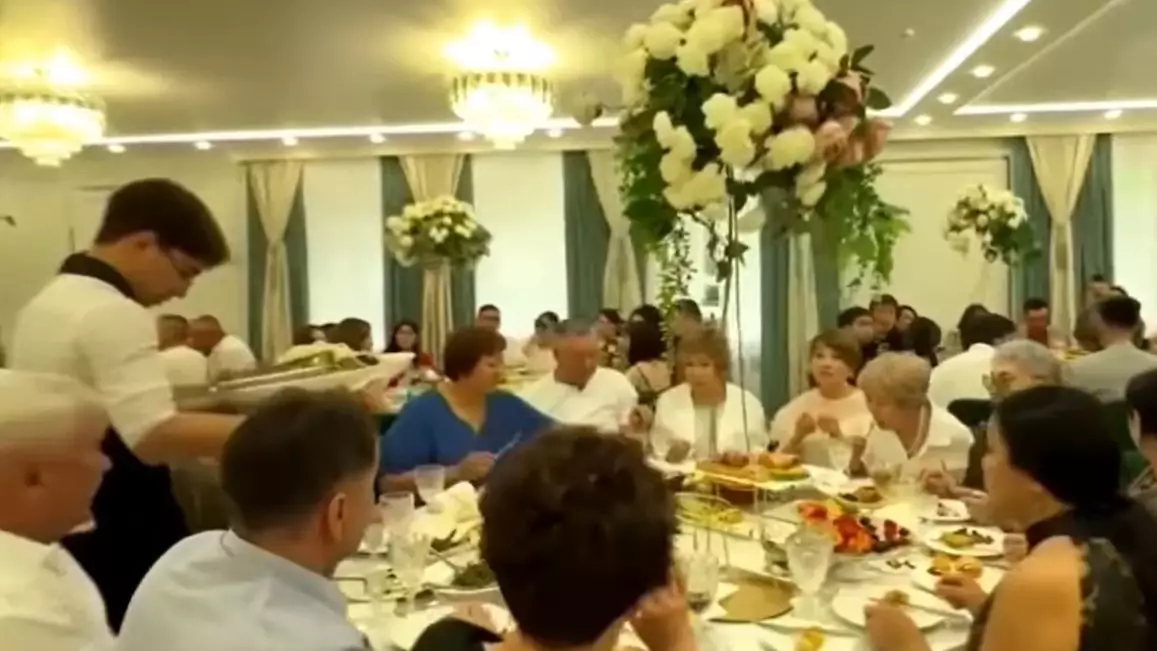Павлодарда тойға барған қонақтар жаппай уланды: мейрамхана иесі жазадан қалай құтылып кеткен?