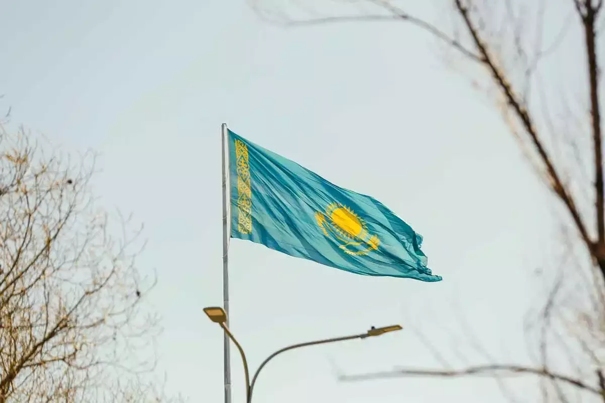 Непогода в Актау: снят государственный флаг