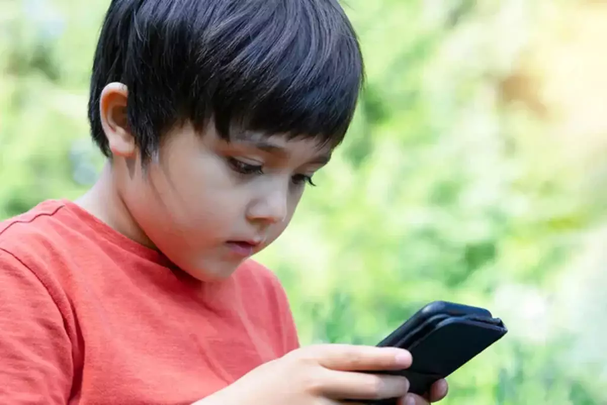 Қысқа видеолардың бала миына кері әсері бар ма