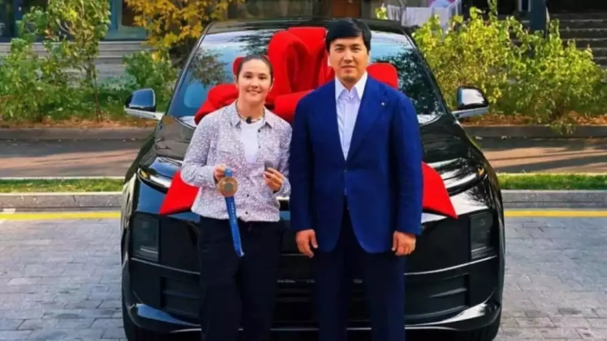 Назым Қызайбай жыл соңына дейін шұғыл ақша керек болғандықтан көлігін сатпақшы