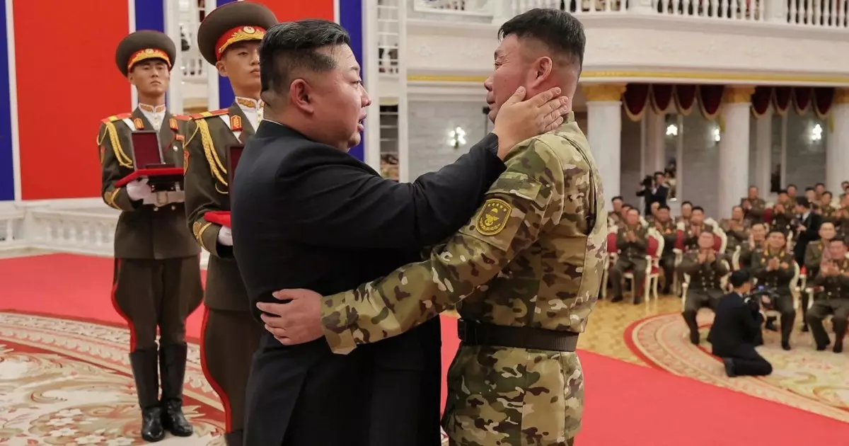  Ким Ресейден оралған жаралы әскерлерін қарсы алып, марапаттады 