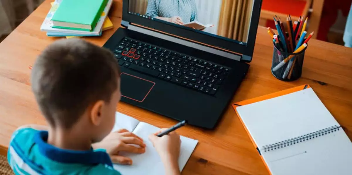 Атырауда қолайсыз ауа райына байланысты барлық мектептер қашықтан оқуға көшті