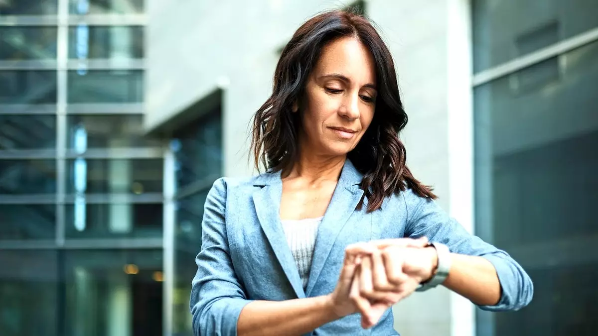 Вечно опаздываете? Реальная цена для ваших отношений может вас удивить.