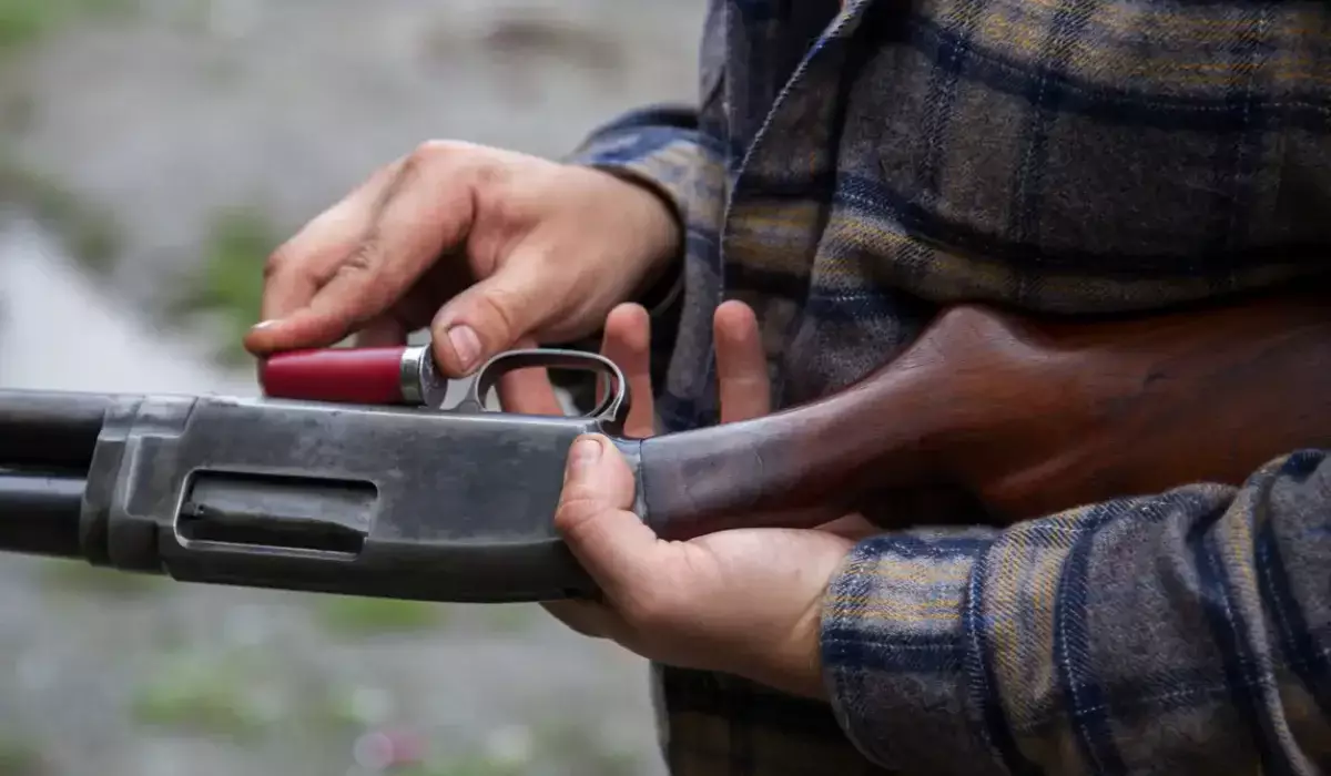 Сидней тұрғыны 12 адамды атып өлтіргендердің бірінің қаруын тартып алды (ВИДЕО)