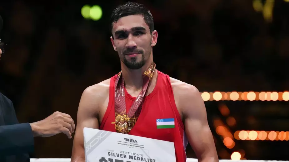 Появилось видео укуса узбекского чемпиона в финале ЧМ-2025 по боксу от IBA