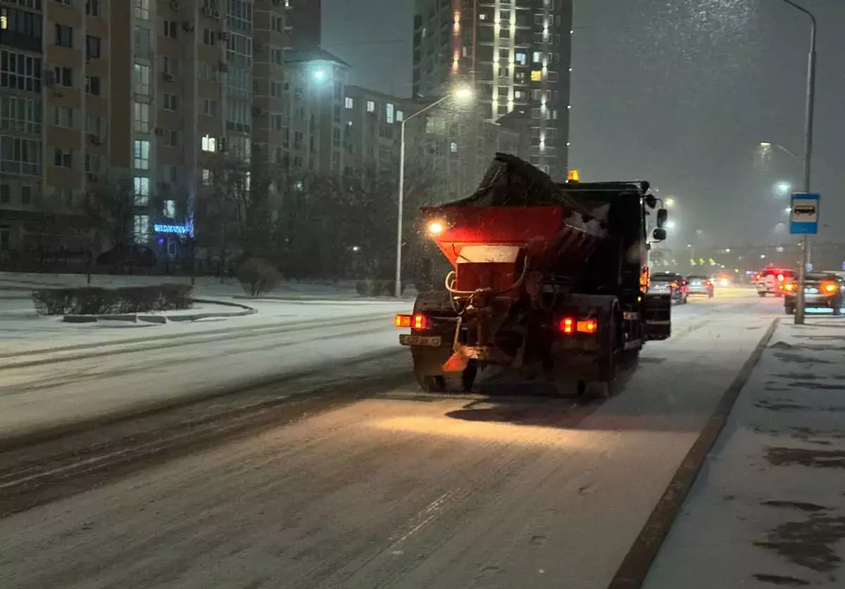 Непогода в Актау: чиновники прокомментировали жалобы водителей на гололед - новости на Lada.kz 14.12.2025