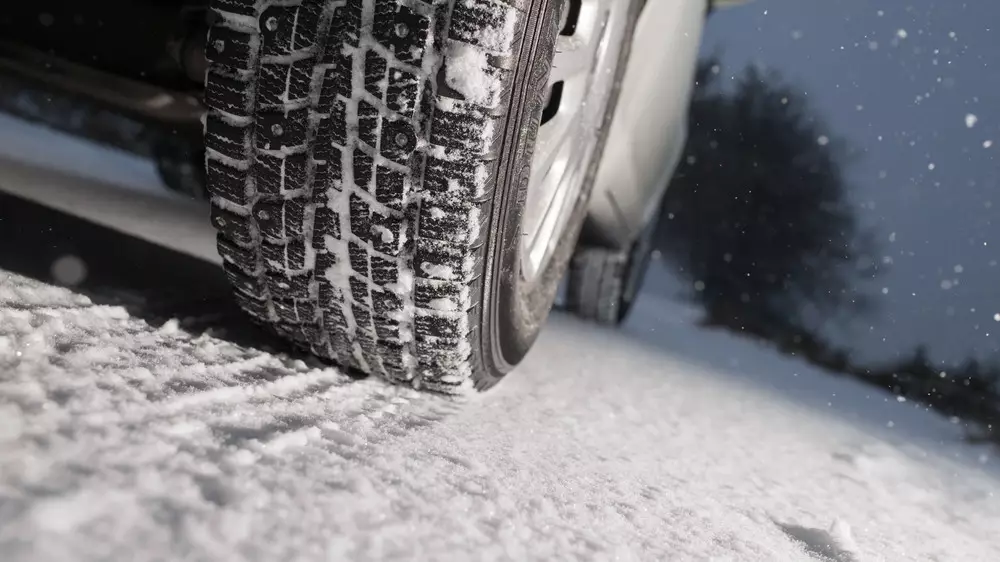 На трассе Астана — Караганда и других дорогах ограничили движение