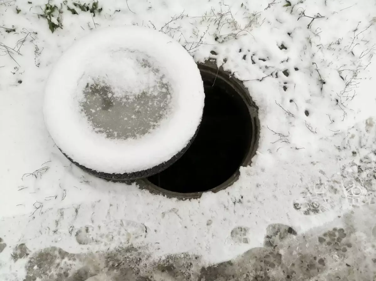 Бросайте 1 таблетку в месяц - выгребная яма очищается даже зимой