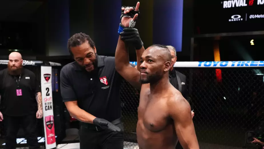 Манель Капе вызвал Джошуа Вана - чемпион принял бой! Когда пройдет?