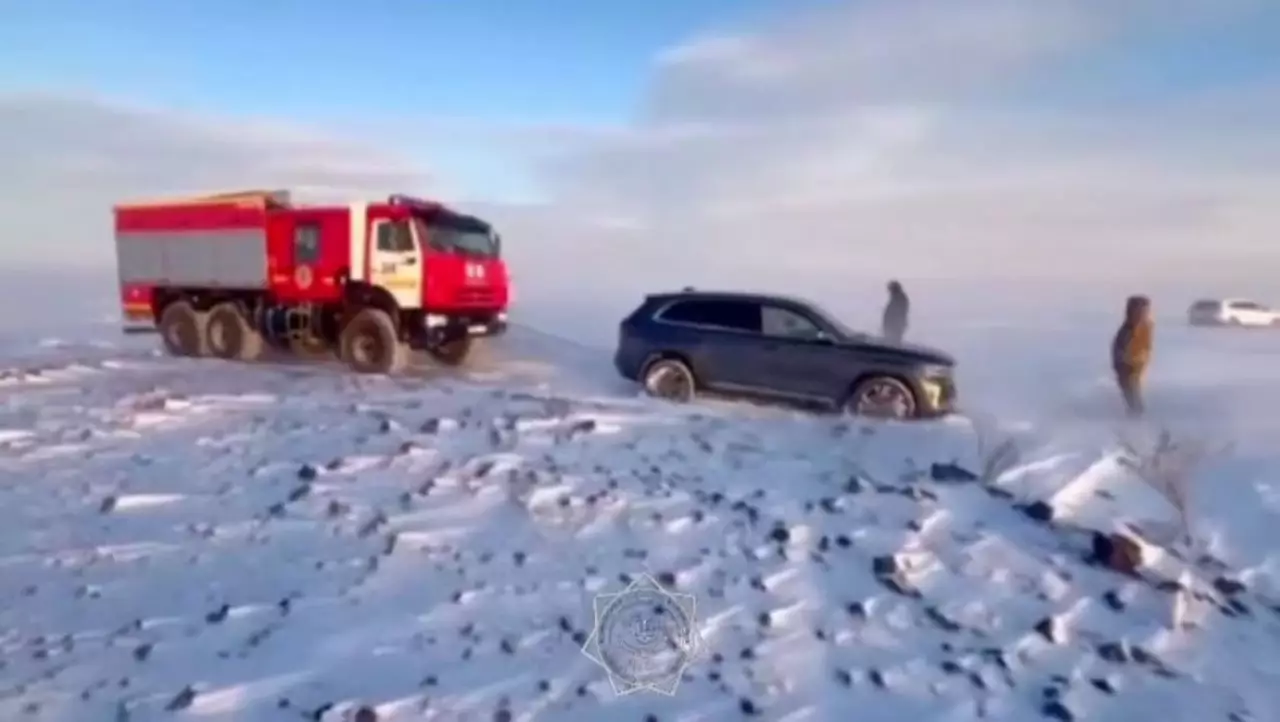 БҚО-да қар құрсауында қалған адамдар эвакуацияланды