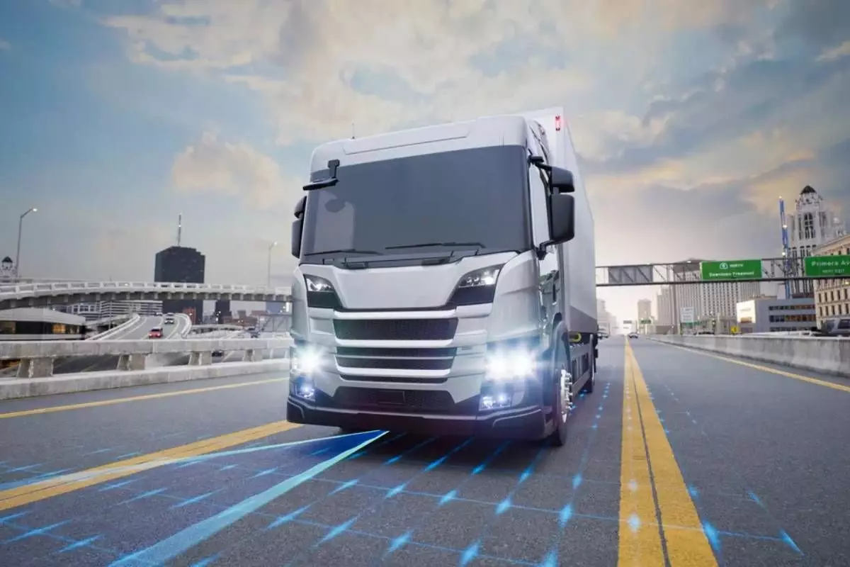 На дорогах Казахстана появятся беспилотные грузовики для международных перевозок по ЕАЭС.