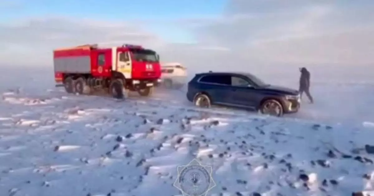  Батыс Қазақстанда қар құрсауында қалған 4 адам құтқарылды 