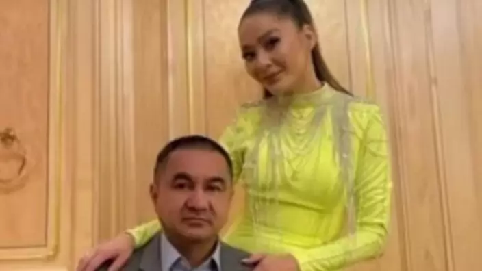 «Менен 20 жас үлкен»: Әнші Индира Елемес алғаш рет күйеуі туралы айтып берді 