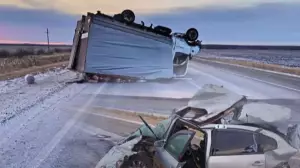 СҚО-да жеңіл көлік пен екі жүк көлігі соқтығысты