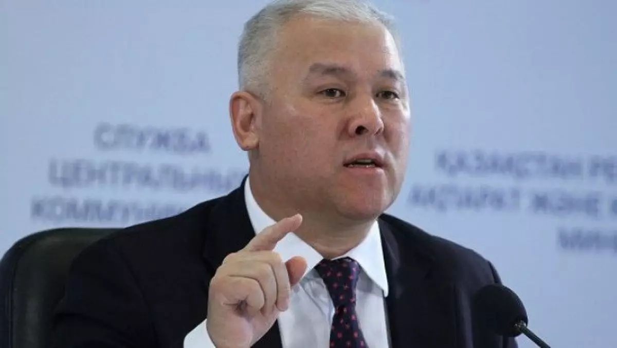 «Кто вам платит зарплату?»: Абенов раскритиковал Ластаева за лоббизм невозвратных билетов