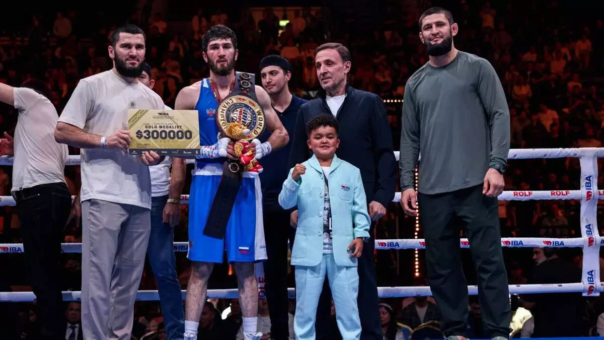 Сабыржан Аққалықовты жеңген ресейлік боксшыны Артур Бетербиев ерекше мақтады