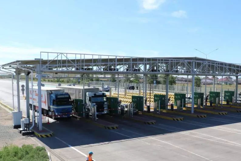 В Казахстане меняют правила оплаты проезда по платным дорогам