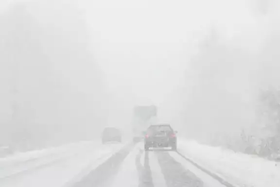 Движение транспорта ограничили в двух областях Казахстана