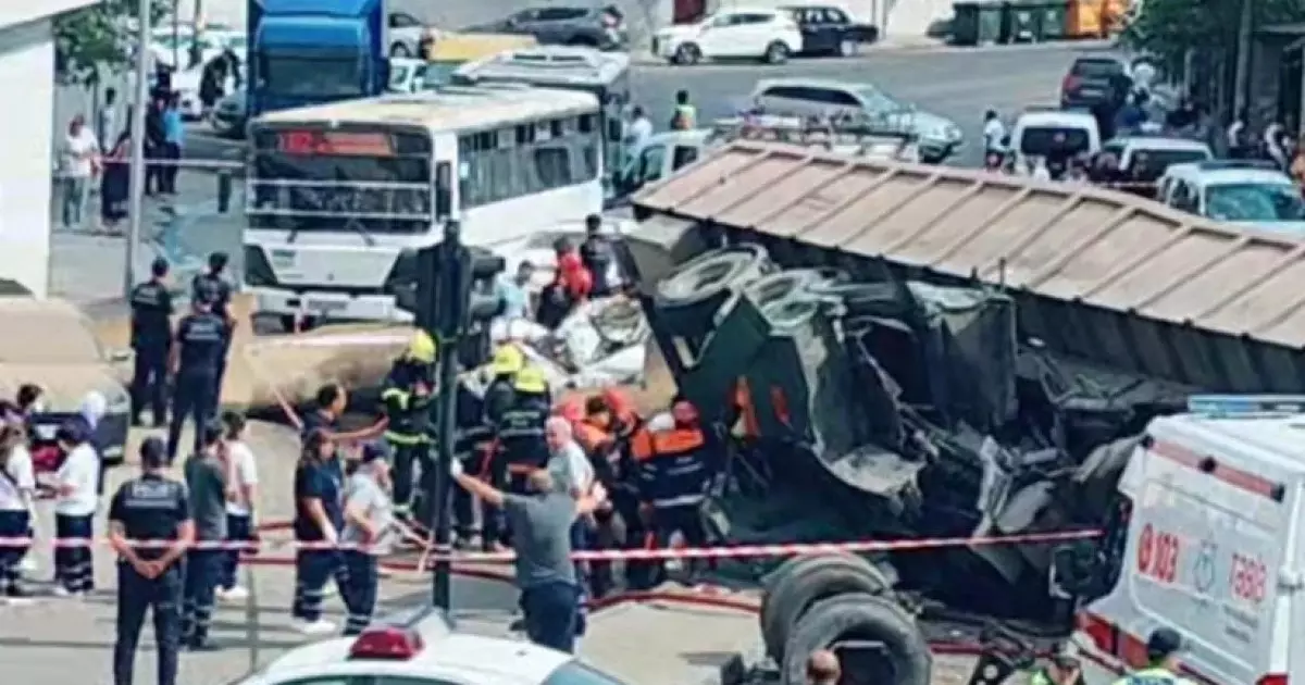  `Мұғалімдеріне айтпаған`: Түлектер мінген автобус апатқа ұшырап, 17 оқушы көз жұмды 