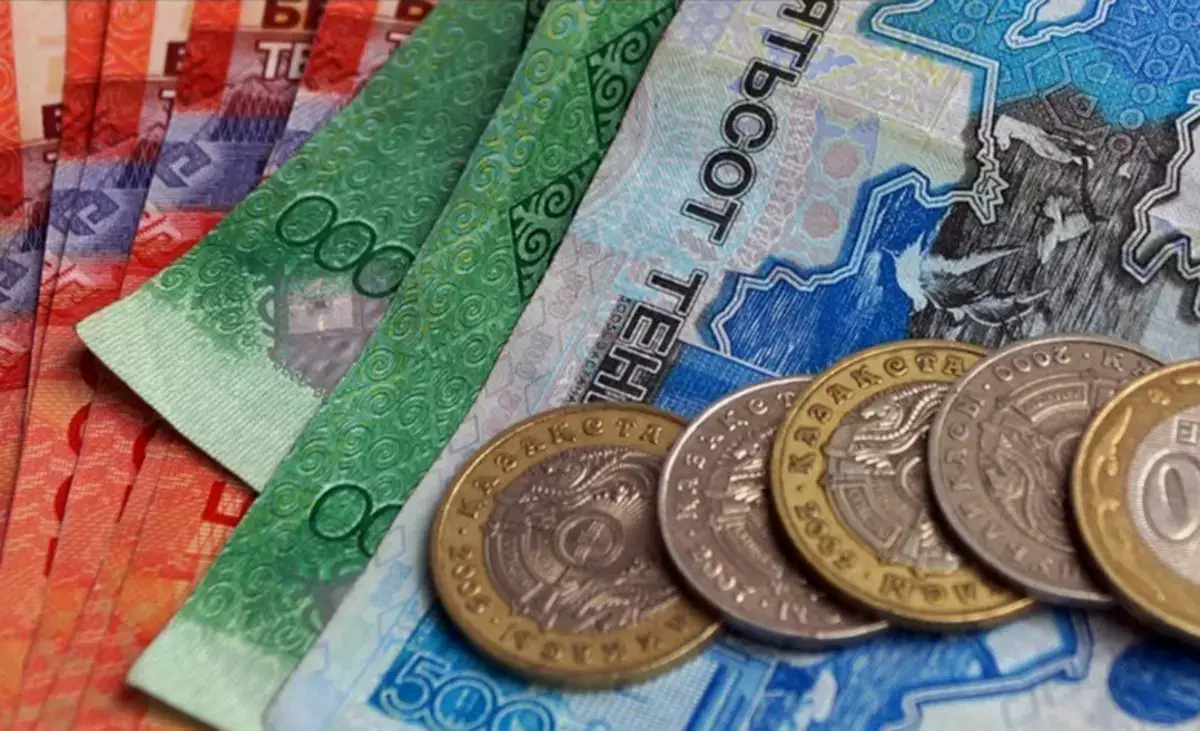 Рост зарплат в Казахстане, который вводит в заблуждение: реальные цифры и факты - новости на Lada.kz 15.12.2025