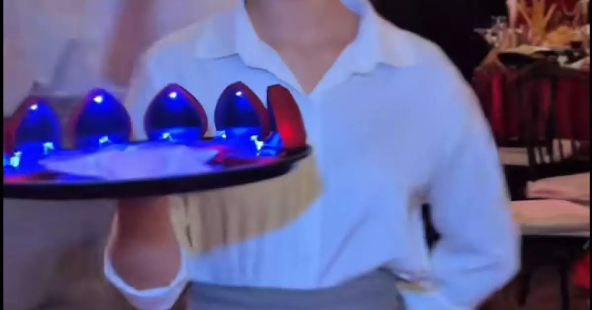  «Неге тексермейді?»: Туған күнінде гаҺар жүзік таратқан блогер сынға қалды (ВИДЕО) 