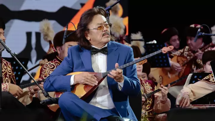 Тасмағамбетовке күй арнаған Секен Тұрысбек талқыға түсті