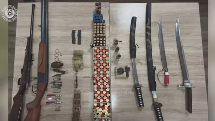 В Ташкенте мужчина обнаружил схрон с оружием в подвале своего дома