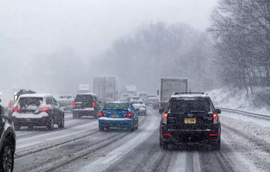 Республиканскую трассу закрыли из-за непогоды в двух областях Казахстана