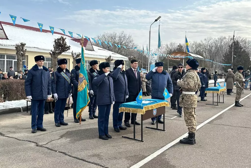 Три человека на одно место: в Минобороны нашли способ привлечь интерес к армии