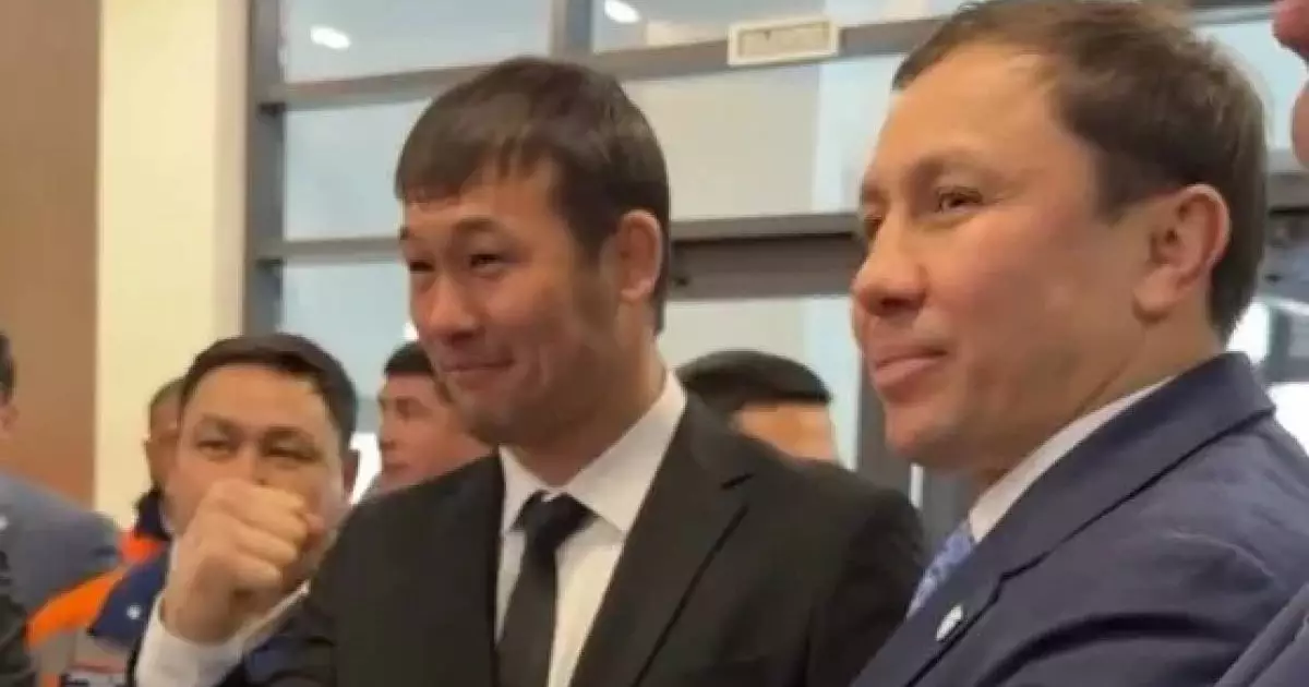  Шашу теріп жүрген Головкин мен Рахмонов көпшіліктің ыстық ықыласына бөленді (ВИДЕО) 