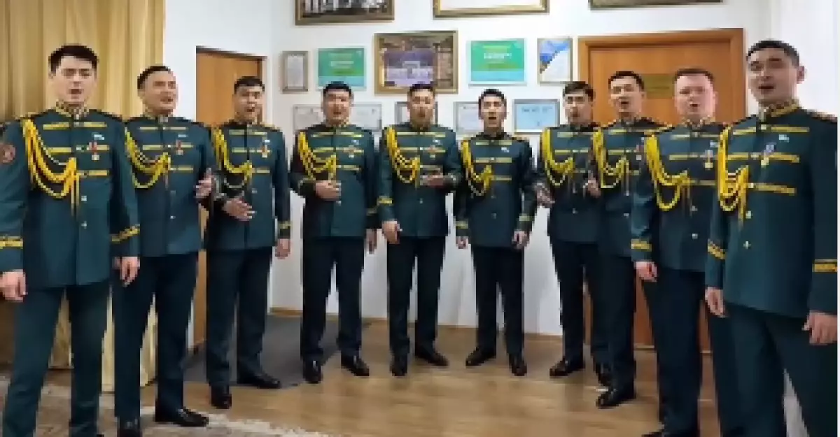 Военный оркестр Нацгвардии поздравил казахстанцев (ВИДЕО)