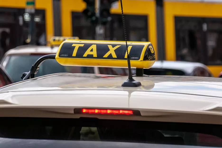 АЗРК потребовало от Яндекс.Такси сгладить скачки цен в часы пик