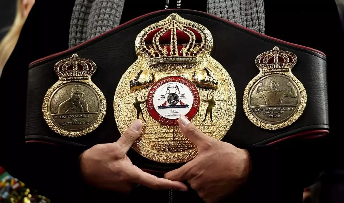 Тәжік боксшысы қазақтан WBA белбеуін тартып алуға ниетті