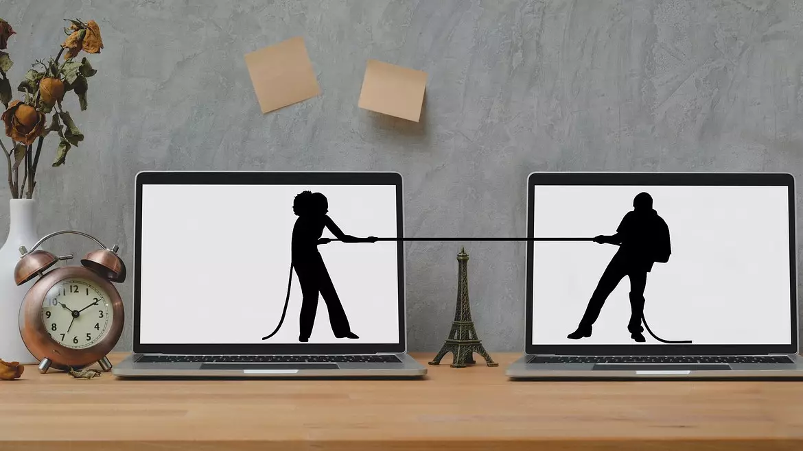 Әйел бұрынғы күйеуінің шотындағы ақшаны білу үшін сотқа өтініш берді