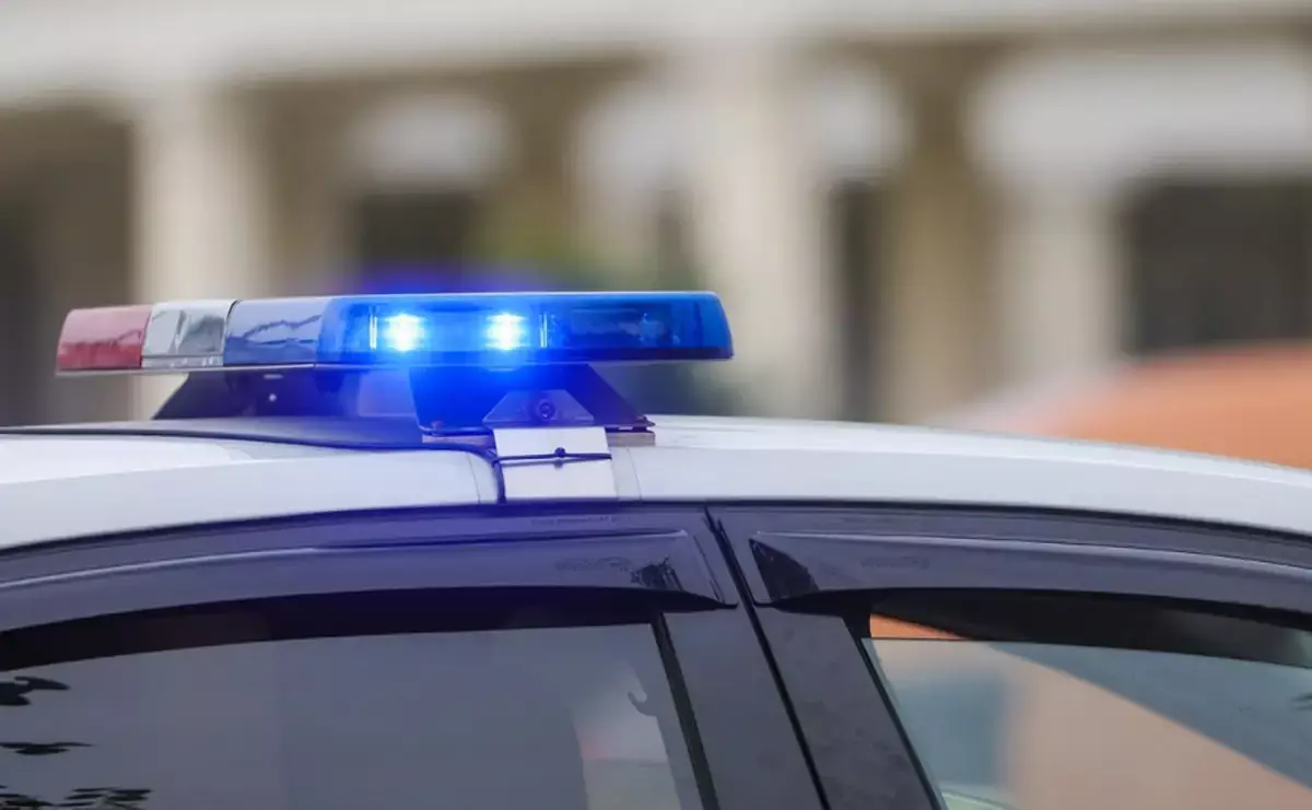 В школе Петербурга ученик ударил учительницу ножом в спину - новости на Lada.kz 15.12.2025