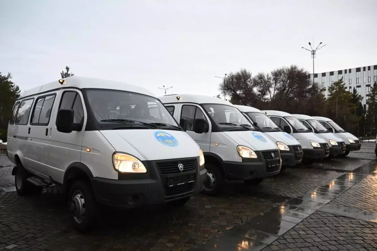 Жетісудағы мәдениет мекемелеріне автокөліктердің кілті табысталды