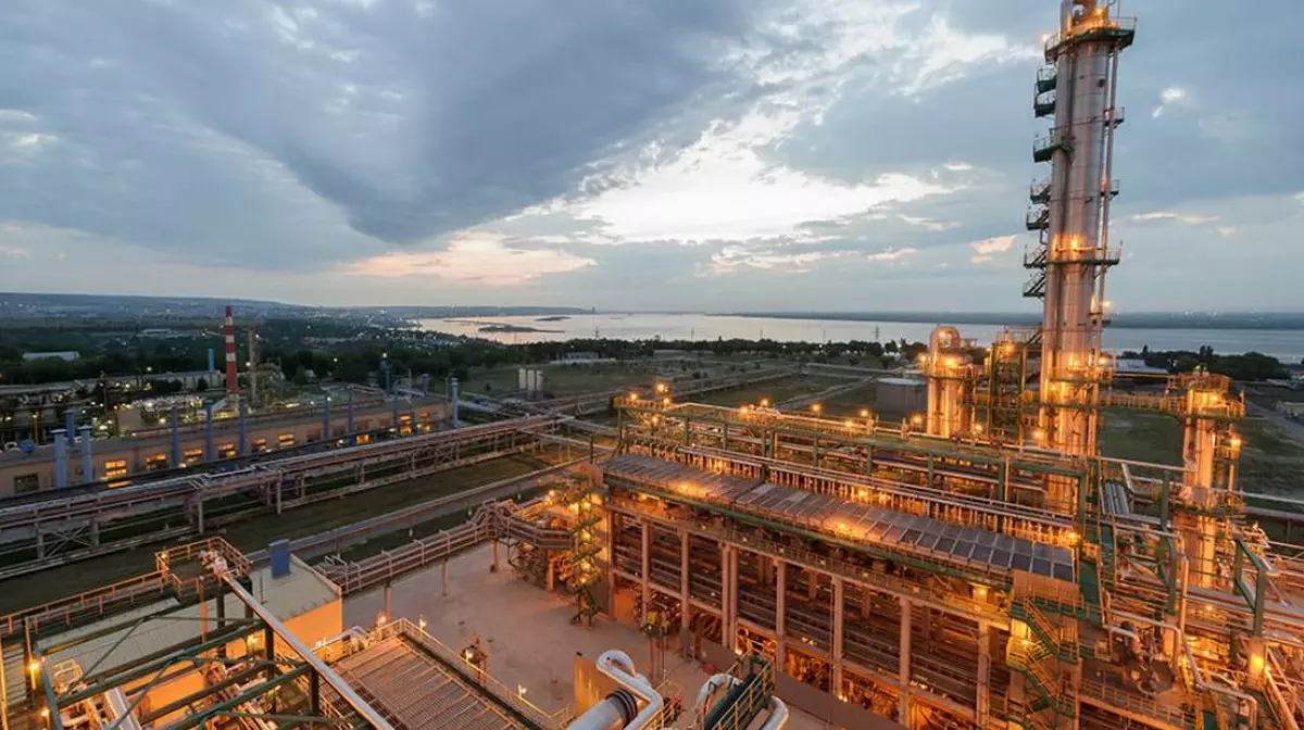 Саратовский НПЗ остановили после ночной атаки дронов