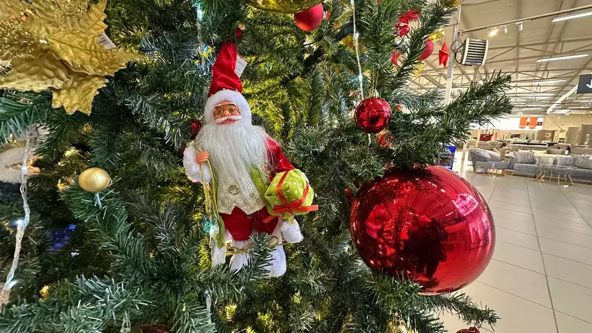 Как установить и нарядить елку без пожара: рекомендации спасателей Мангистау - новости на Lada.kz 15.12.2025