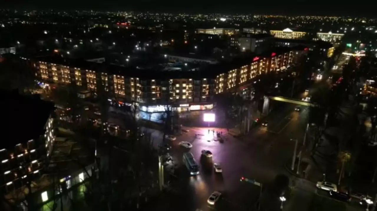 Фасады и крыши обновили в центре Тараза