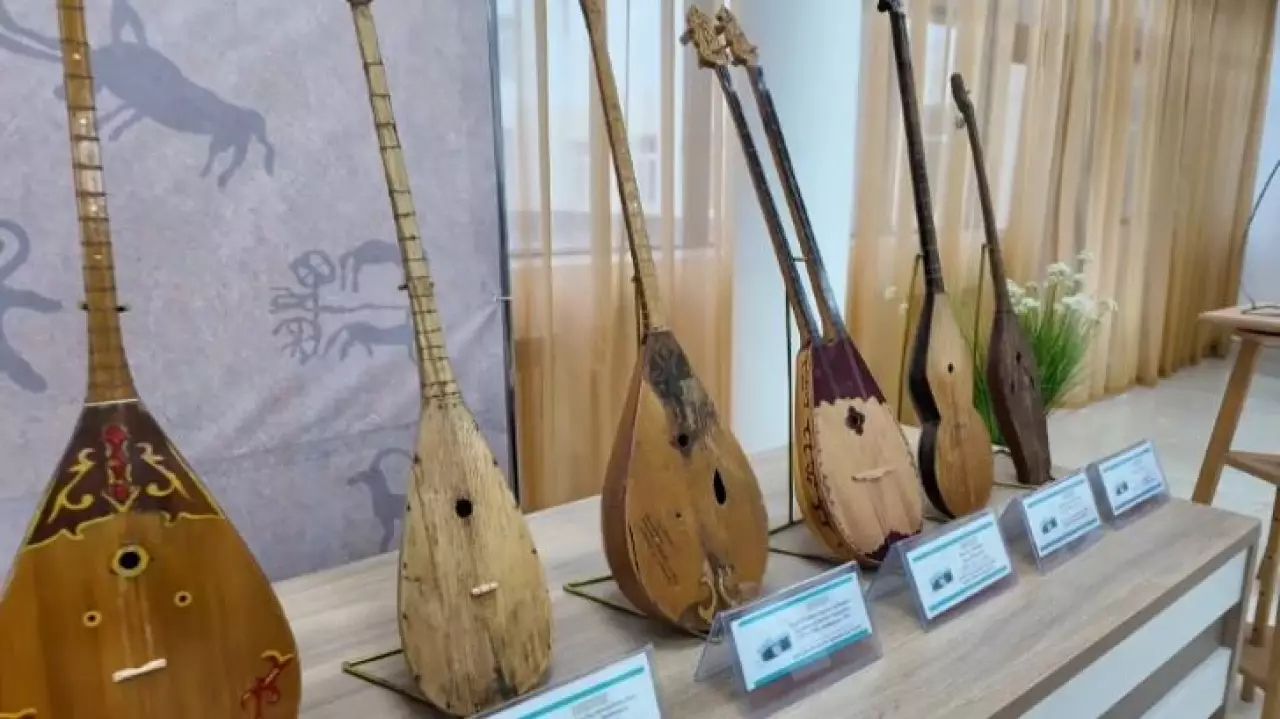 Сборник старинных кюев презентовали в Аркалыке