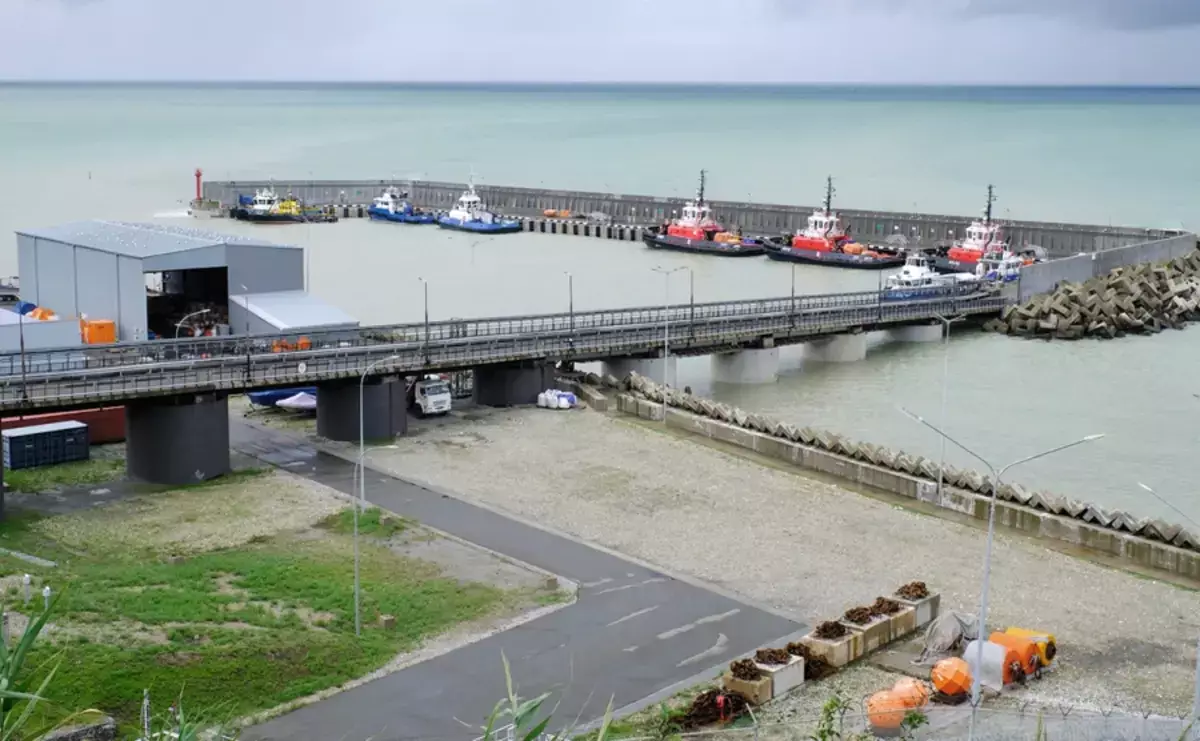 Нефтяная пробоина: Казахстан экстренно покупает причалы в ОАЭ - новости на Lada.kz 15.12.2025