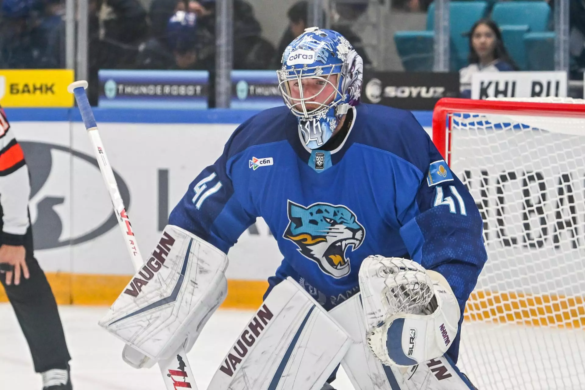 «Барыс» отправился на выездные матчи КХЛ без основного вратаря