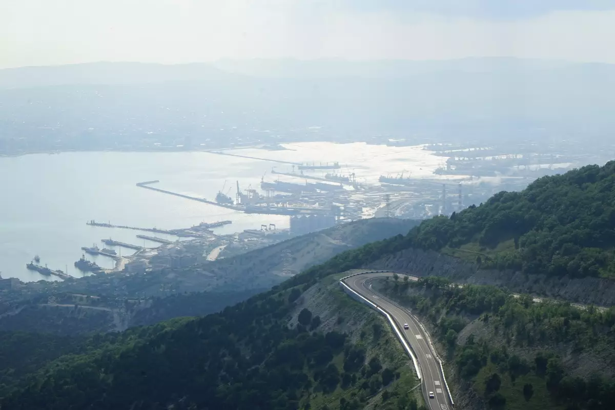 Казахстан закупил два новых выносных причальных устройства для Новороссийска