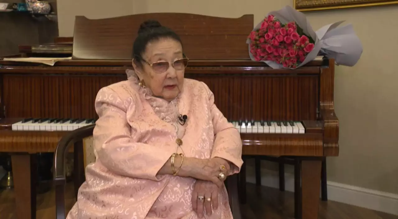 Қазақтың бұлбұлы Бибігүл Төлегенова 96 жасқа толды 